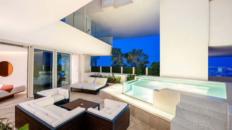 1 Bed | Sky Villa w/Pool